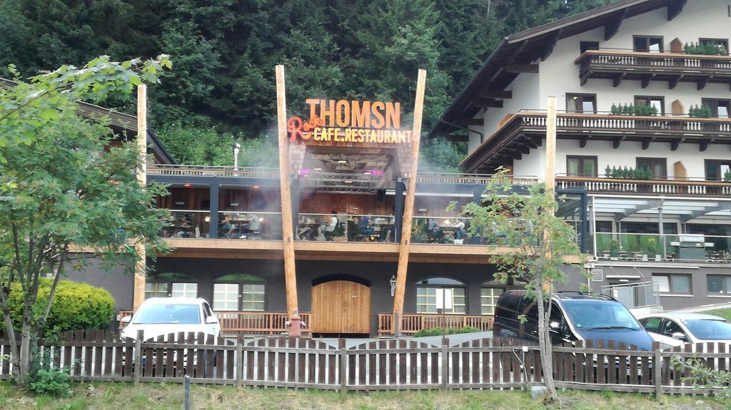 tdomsn Cafe Restaurant